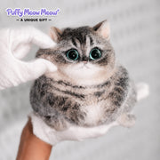☁️ CatMallow – Chat en Peluche aux Grands Yeux (Tabby Gris) ☁️